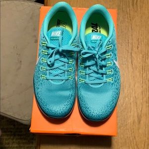 WMNS NIKE FREE RN DISTANCE
